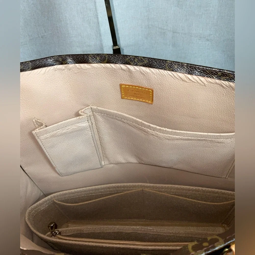 LUXURY LOUIS VUITTON SAC PLAT ✅AUTHENTIC